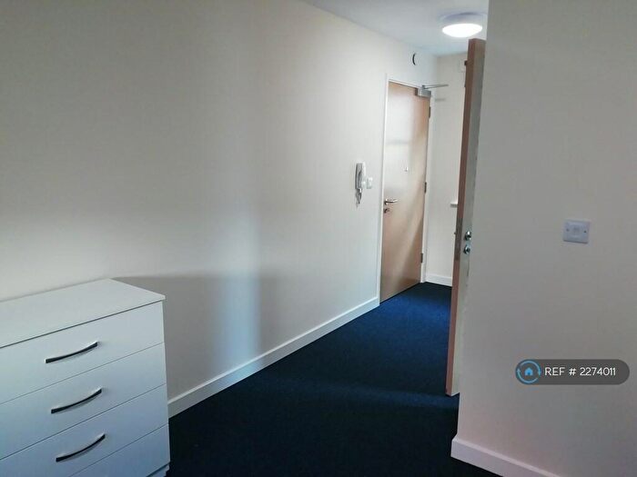 5 Bedroom Flat To Rent In Moss Yard, Leamington Spa, CV31