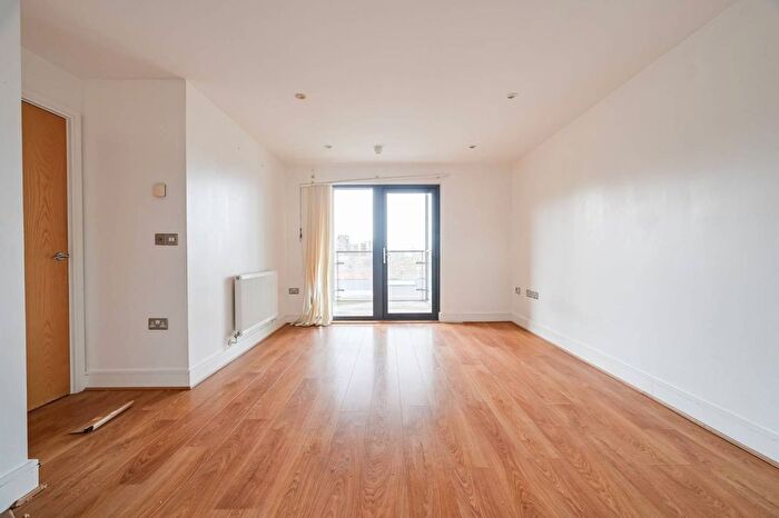 2 Bedroom Flat To Rent In Jupiter House, Canning Town, London, E16