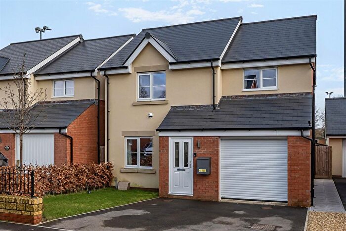 3 Bedroom Detached House For Sale In Winchcombe Avenue, Devizes, SN10