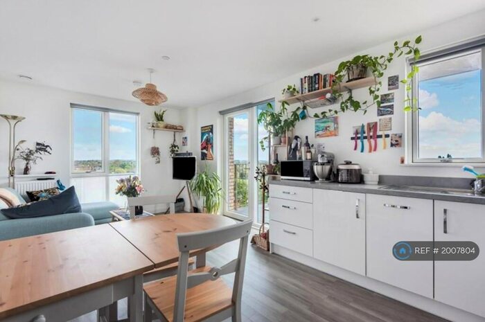 2 Bedroom Flat To Rent In Adenmore Road, London, SE6