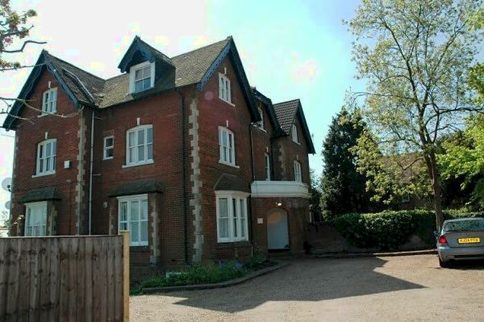 2 Bedroom Apartment To Rent In Bedroom Top Floor Apartment In Godalming, GU7