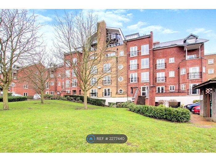 2 Bedroom Flat To Rent In Iliffe Close, Reading, RG1