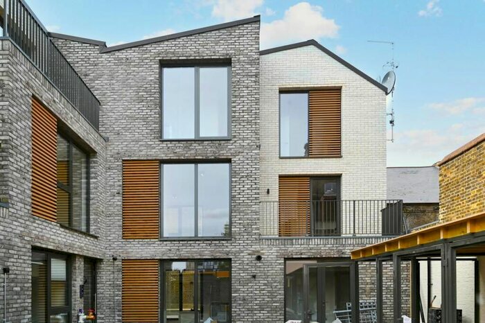 2 Bedroom Flat To Rent In Green Lanes, London, N8