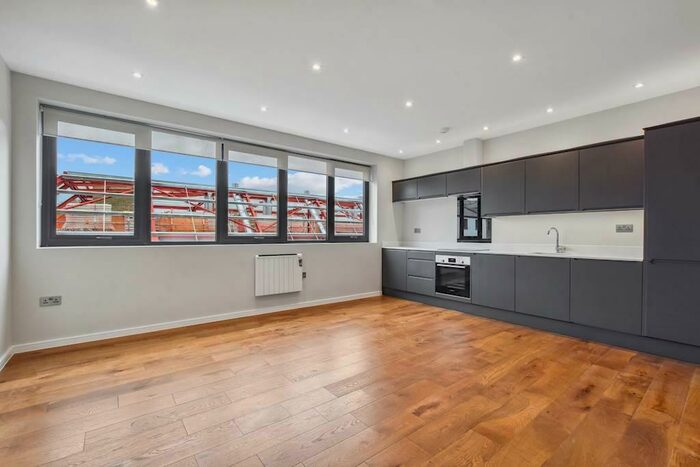 1 Bedroom Flat To Rent In Arcadia Avenue, London, N3