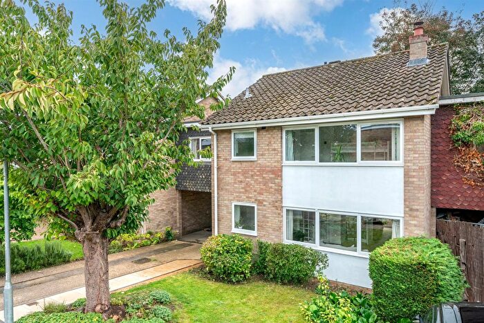 4 Bedroom Detached House For Sale In The Dell, St. Albans, AL1