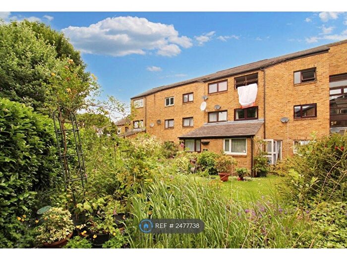 1 Bedroom Flat To Rent In Cross Road, Uxbridge, UB8