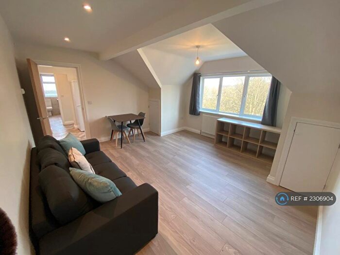 1 Bedroom Flat To Rent In Balbec Avenue, Leeds, LS6