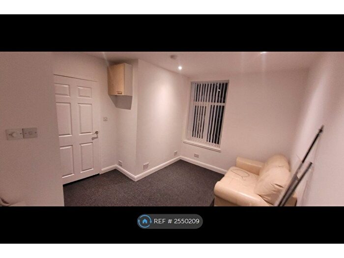 1 Bedroom Flat To Rent In Bloxwich Road, Walsall, WS3