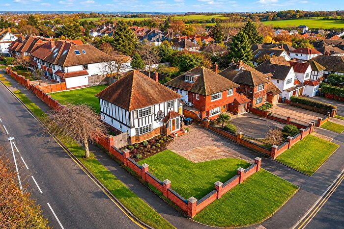 4 Bedroom Detached House For Sale In Manor Road, Chigwell, IG7