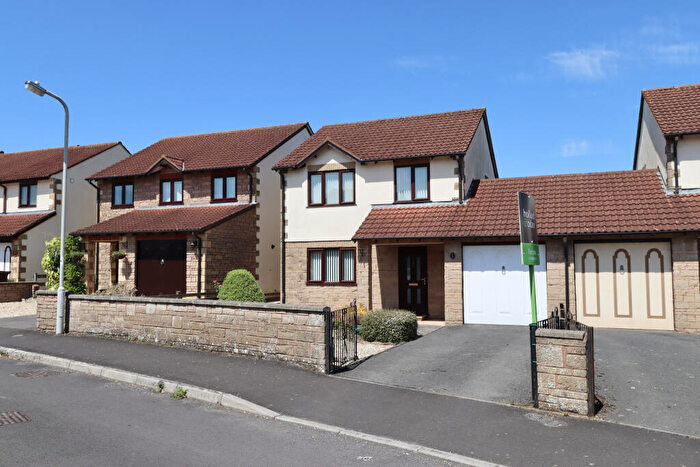 3 Bedroom Link Detached House For Sale In Hempitts Road, Walton, BA16