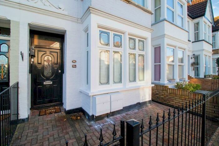 1 Bedroom Flat To Rent In Pall Mall, Leigh-On-Sea, SS9