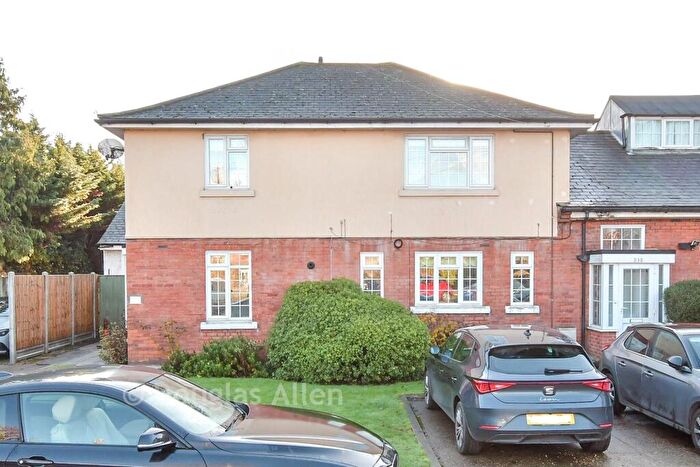 1 Bedroom Maisonette For Sale In Wood Lane, Hornchurch, Essex, RM12