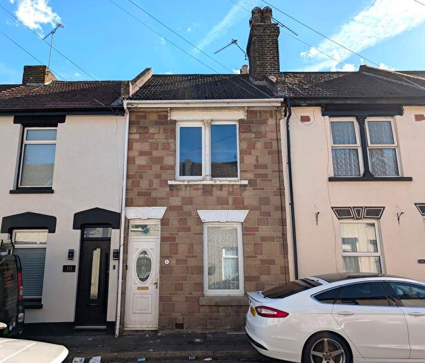 3 Bedroom Terraced House For Sale In Roach Street, Rochester, ME2