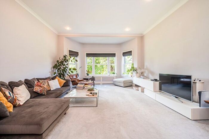 2 Bedroom Flat To Rent In Holland Park Avenue, Holland Park, W11