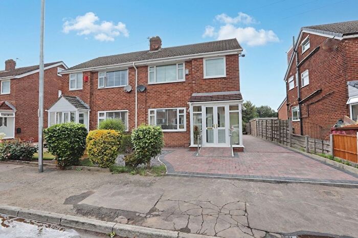 2 Bedroom Semi-Detached House For Sale In Peveril Close, Whitefield, M45
