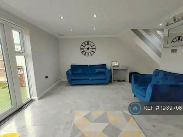 3 Bedroom End Of Terrace House To Rent In Orchard Road, South Ockendon, RM15