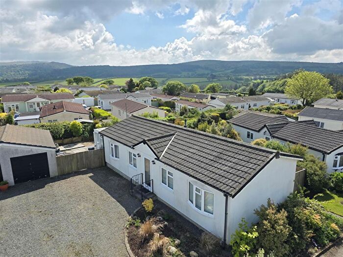 2 Bedroom Mobile/park Home For Sale In Trevadlock Hall Park, Congdons Shop, Launceston, PL15