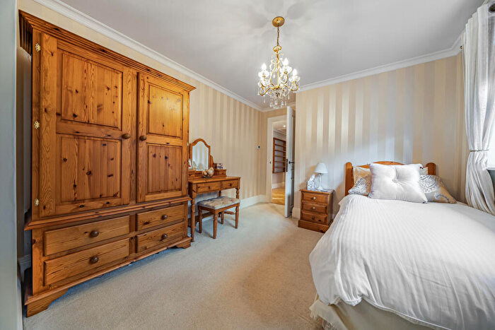 3 Bedroom Bungalow For Sale In Hillside, Farningham, Dartford, DA4