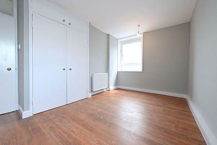 2 Bedroom Flat For Sale In Proctor House, Avondale Square, Bermondsey, SE1