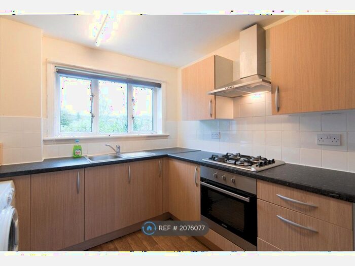 2 Bedroom Flat To Rent In Green Road, Paisley, PA2