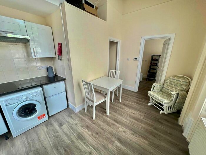 1 Bedroom Flat To Rent In Cromwell Road, London, SW5