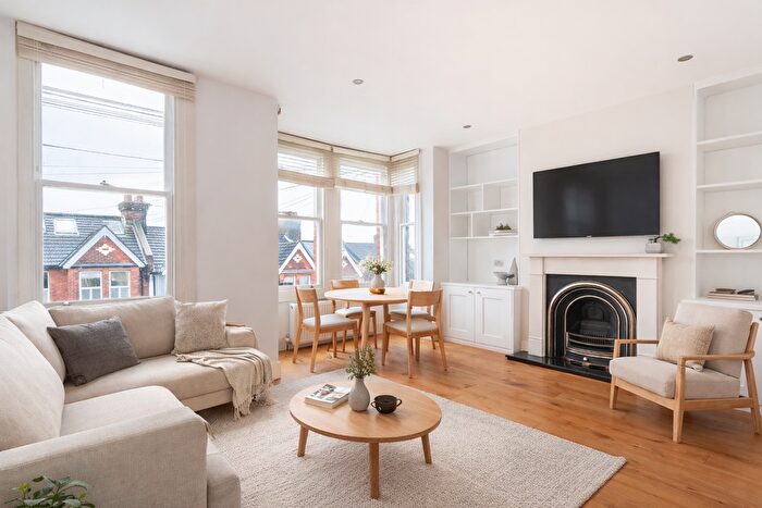 2 Bedroom Flat For Sale In Hollingbury Park Avenue, Brighton, BN1