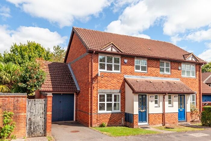 3 Bedroom Semi Detached House To Rent In Fairfax Gate, Wheatley, OX33