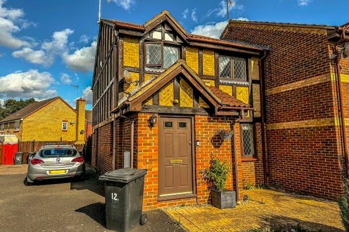 3 Bedroom Property To Rent In Kingfisher Crescent, Rayleigh, SS6