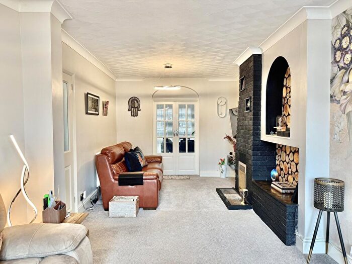 3 Bedroom Semi-Detached House For Sale In Boyton Road, Ipswich, IP3