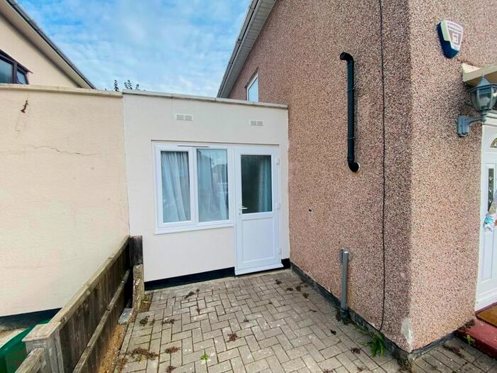 1 Bedroom Flat To Rent In Swanmoor Crescent, Bristol, BS10