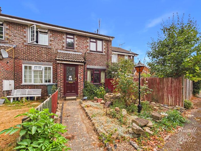 2 Bedroom Terraced House For Sale In Akister Close, Buckingham, Buckinghamshire, MK18
