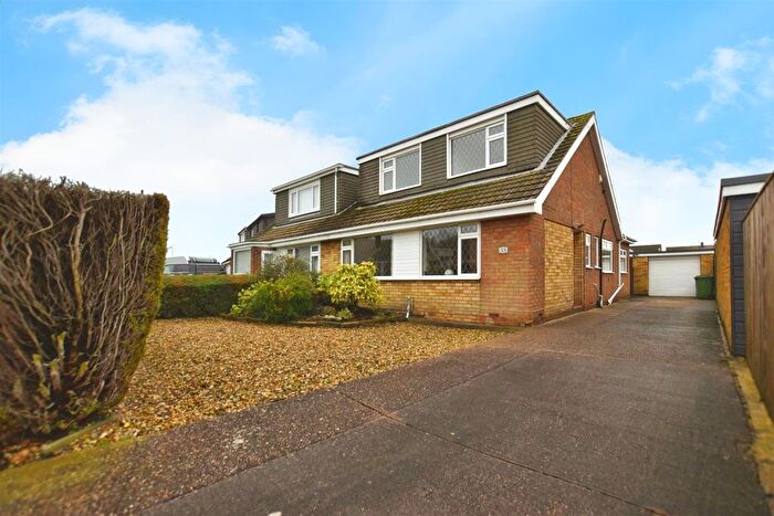 3 Bedroom Semi-Detached Bungalow For Sale In Summergangs Drive, Thorngumbald, HU12