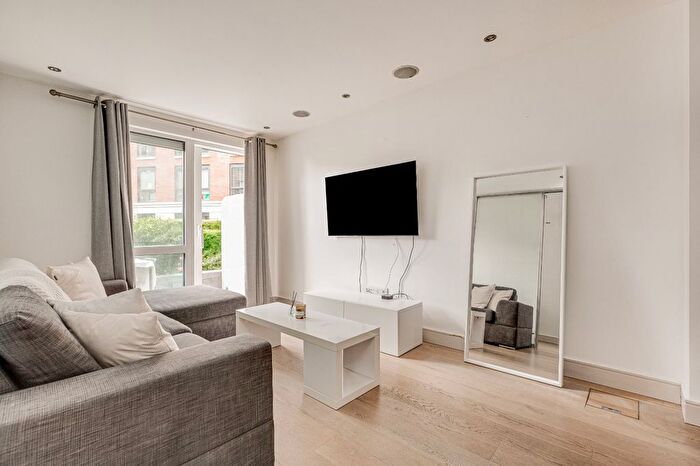1 Bedroom Flat To Rent In Doulton House, Park Street, SW6