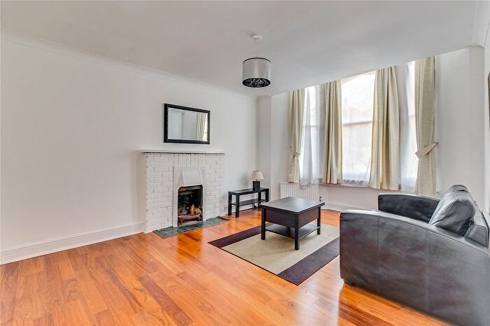 1 Bedroom Flat To Rent In Munster Road, Fulham, SW6
