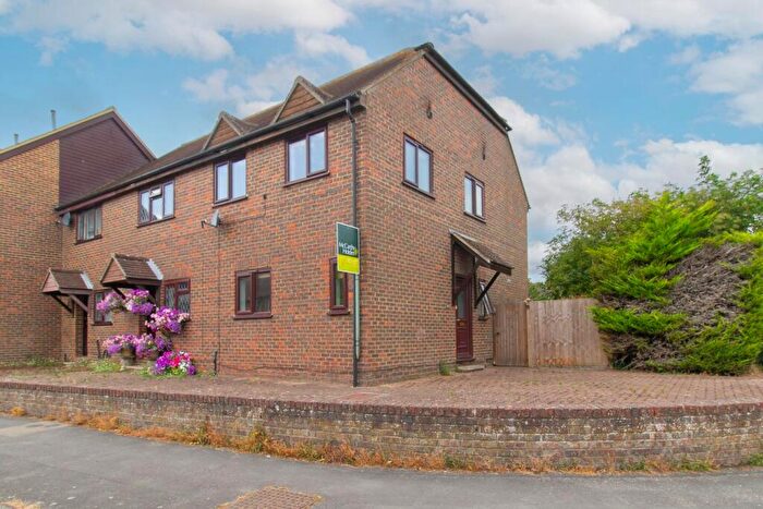 3 Bedroom End Of Terrace House To Rent In London Road, Odiham, Hook, RG29