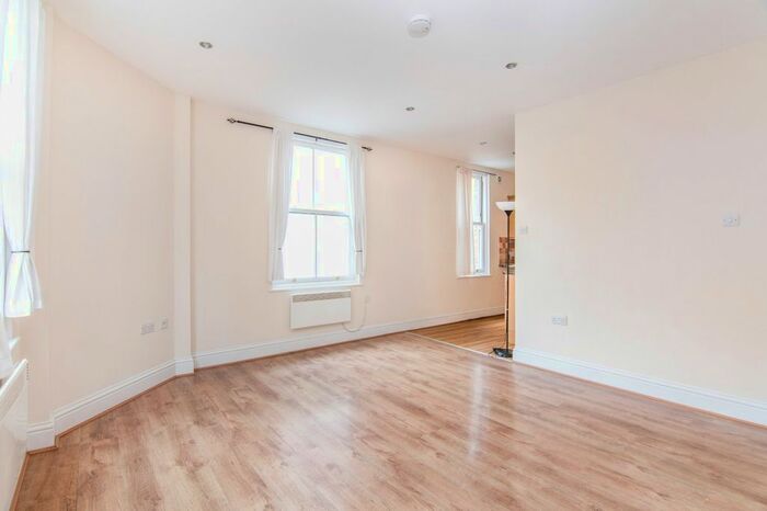 1 Bedroom Flat To Rent In Thamesview Court, Gravesend, Kent DA11