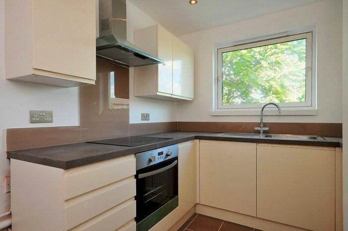 3 Bedroom Flat To Rent In Rowcross Street, Bermondsey, London, SE1