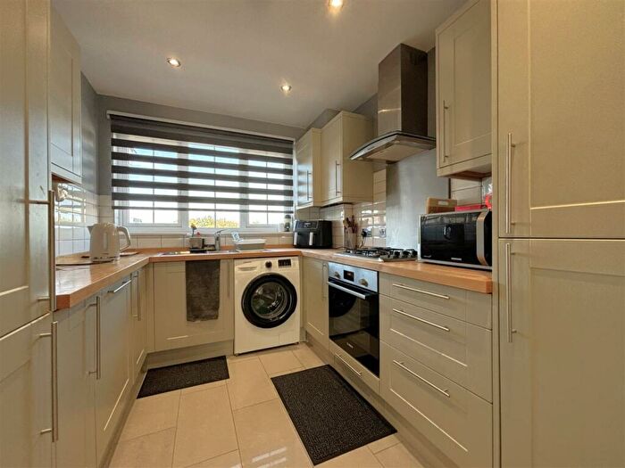 3 Bedroom End Of Terrace House For Sale In Friars Close, Peacehaven, BN10