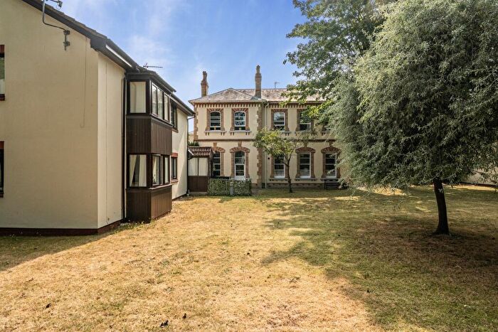 2 Bedroom Flat For Sale In Westerleigh Road, Bristol, BS16
