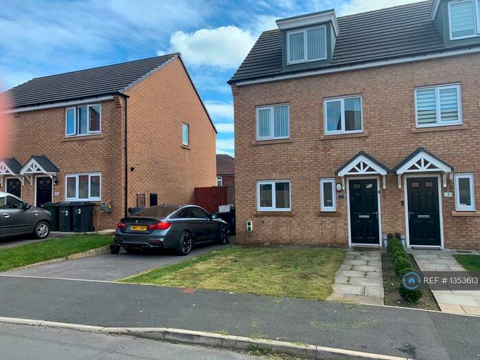 3 Bedroom Semi-Detached House To Rent In Denham Drive, Bradford, BD6