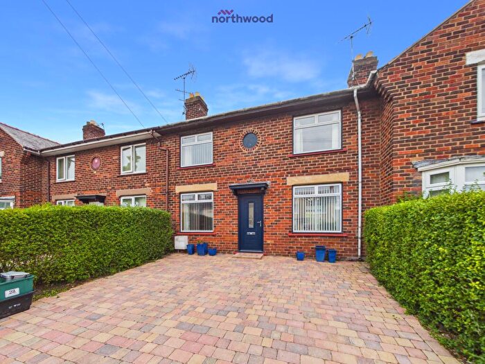 3 Bedroom Terraced House For Sale In Glan Garth, Wrexham, LL12
