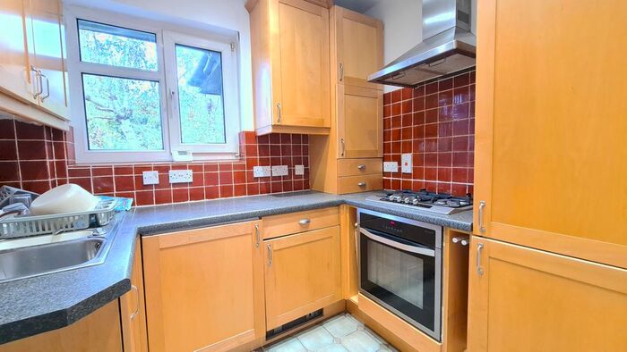 2 Bedroom Flat To Rent In Algar Close, Isleworth, TW7