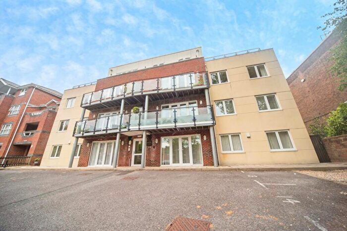 2 Bedroom Flat For Sale In Winn Road, Southampton, Hampshire, SO17
