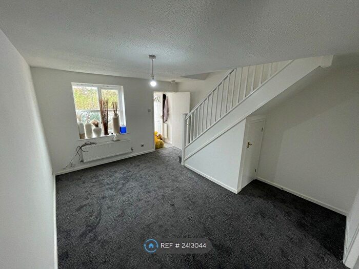 2 Bedroom Semi-Detached House To Rent In Barrow Hill Road, Manchester, M8