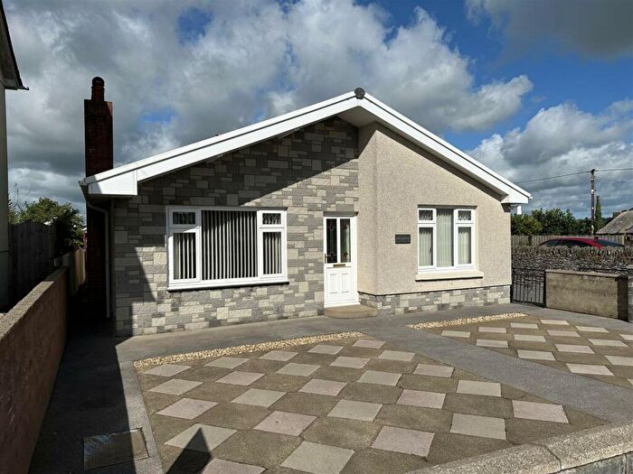 3 Bedroom Detached Bungalow For Sale In Llanybydder, SA40