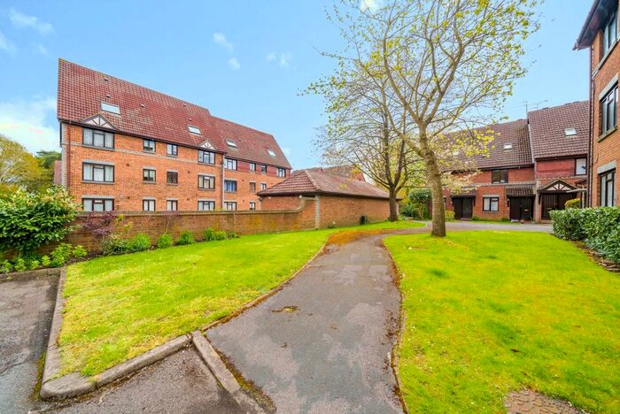 1 Bedroom Studio To Rent In Tintagel Way, Woking, GU22