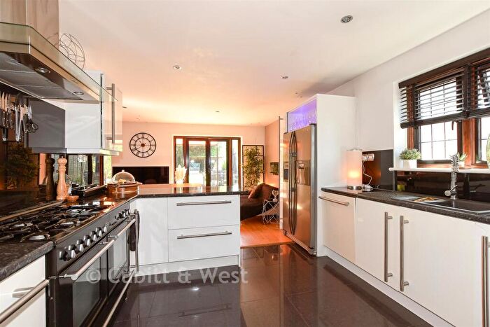 4 Bedroom Detached Bungalow For Sale In Wolverton Gardens, Horley, Surrey, RH6