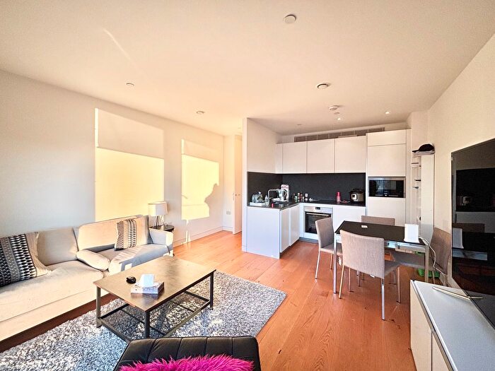 2 Bedroom Flat To Rent In Sumner Street, London, SE1