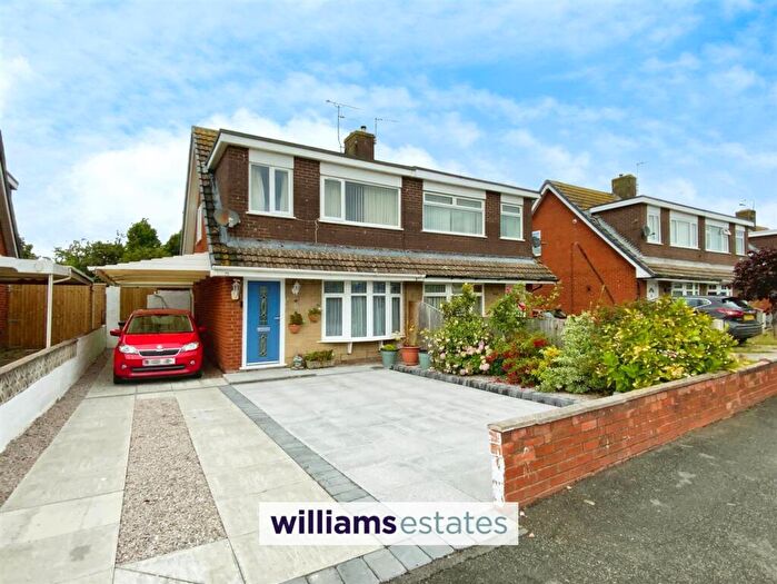 3 Bedroom House For Sale In Rhyl, LL18