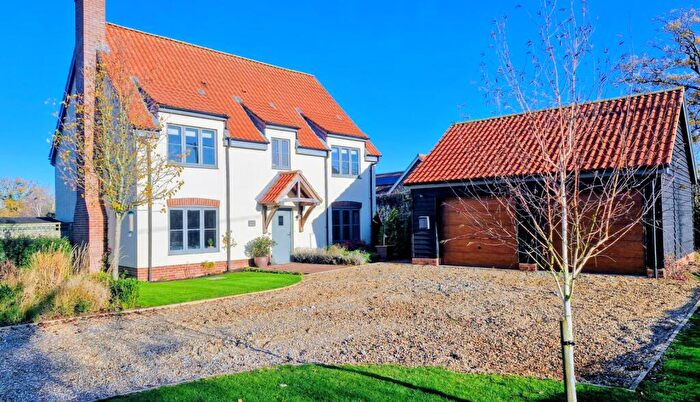 4 Bedroom Detached House For Sale In Church Road, Wreningham, Norwich, NR16